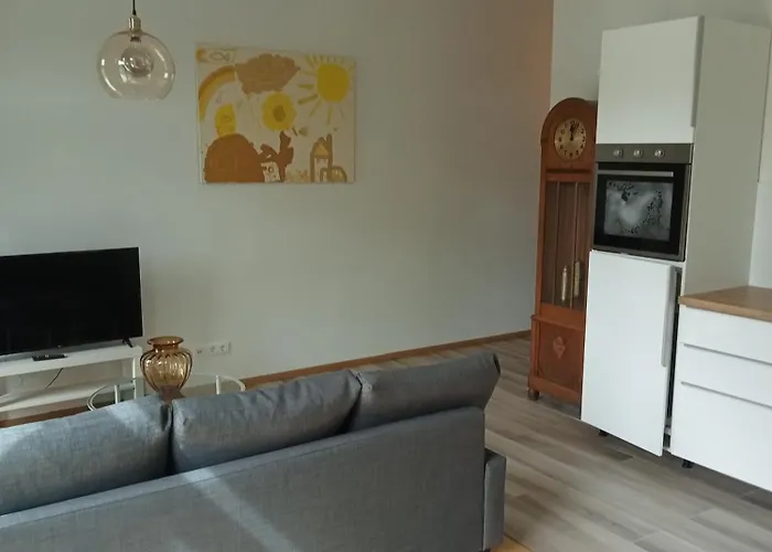 Stadtgruen 1, Ruhiges Mit Terrasse Und Kostenlosem Parkplatz, Ideal Fuer Berlin-besucher Appartamento