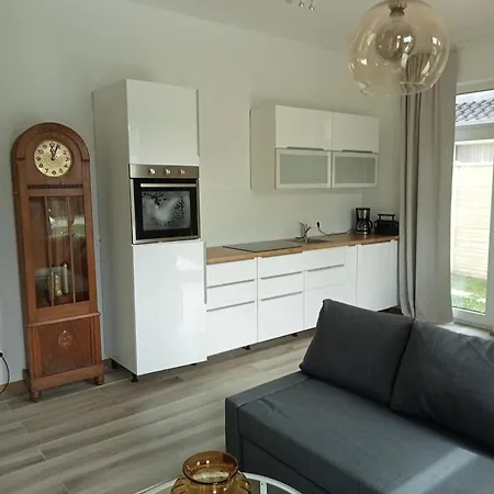 Stadtgruen 1, Ruhiges Mit Terrasse Und Kostenlosem Parkplatz, Ideal Fuer Berlin-besucher *