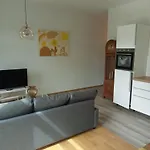 Stadtgruen 1, Ruhiges Mit Terrasse Und Kostenlosem Parkplatz, Ideal Fuer Berlin-besucher 公寓