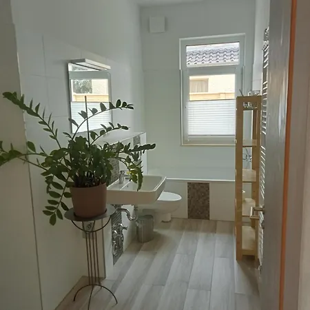 Appartement Stadtgruen 1, Ruhiges Mit Terrasse Und Kostenlosem Parkplatz, Ideal Fuer Berlin-besucher *